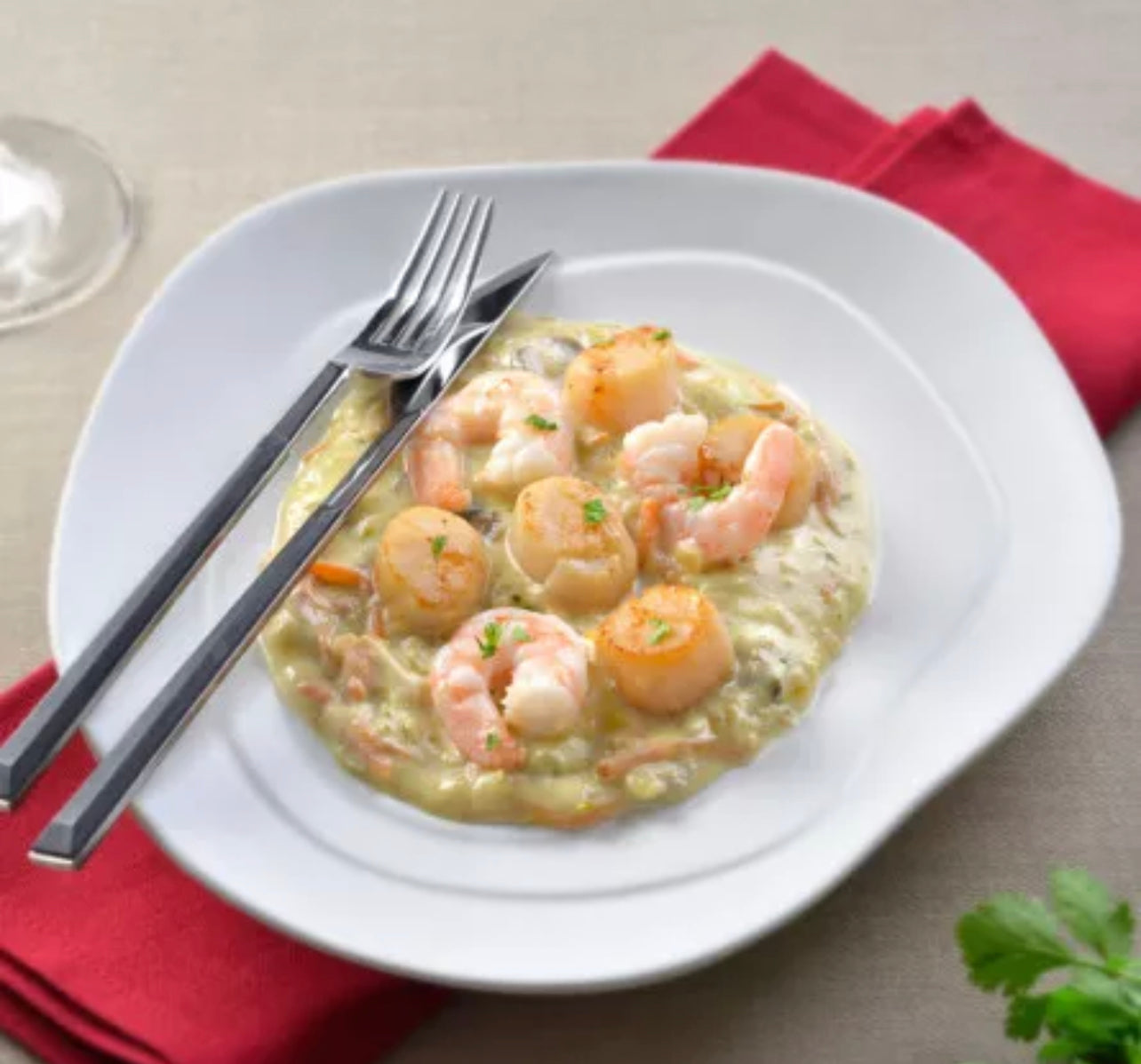 Vieiras, gambas y verduras en salsa cremosa ±1,8kg